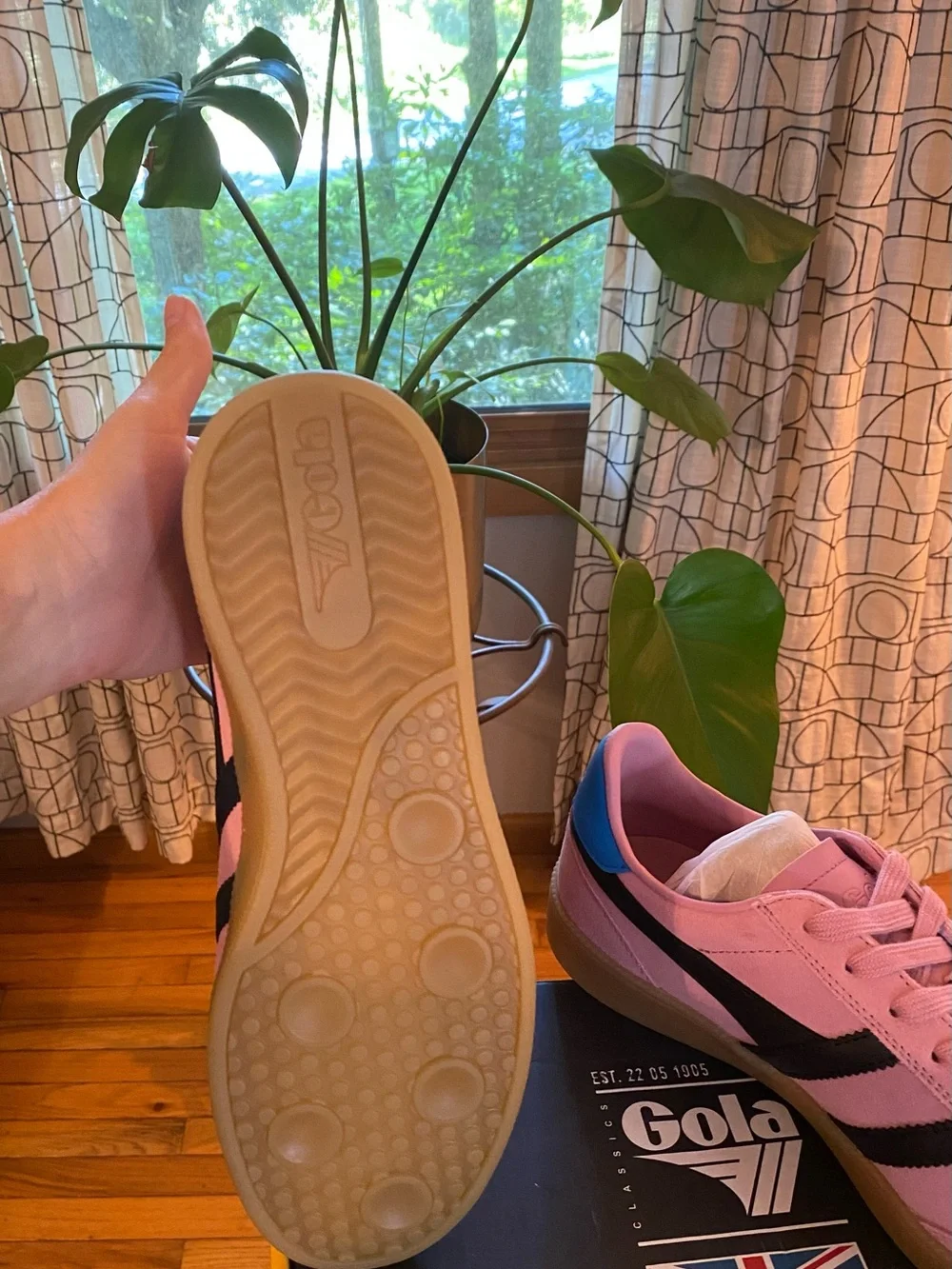 Women’s Gola Gum Bottom Sneakers. Never worn, perfect condition. Size 8